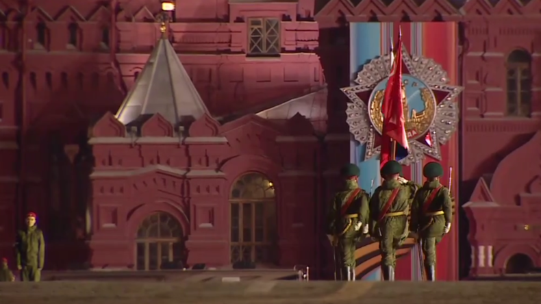 Répétition nocturne de la grande parade du Jour de la Victoire à Moscou 