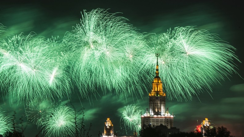 Feux d’artifice pour le Jour de la Victoire à Moscou