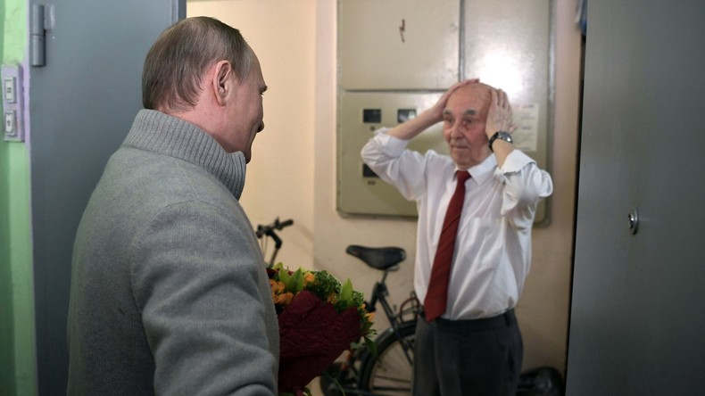 Vladimir Poutine rend visite à son ancien chef du KGB le jour de son 90e anniversaire