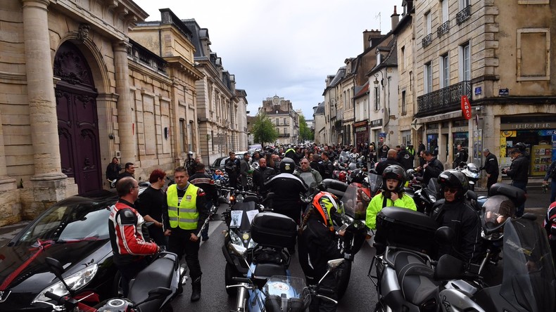 Les motards en colère défilent dans plusieurs villes de France contre la «motophobie» (IMAGES)