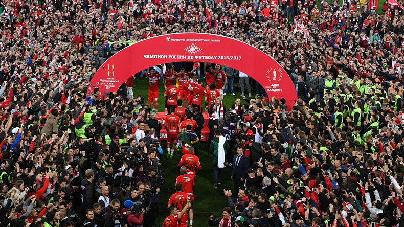 Folles images des supporters russes inondant la pelouse du Spartak de Moscou (VIDEO)