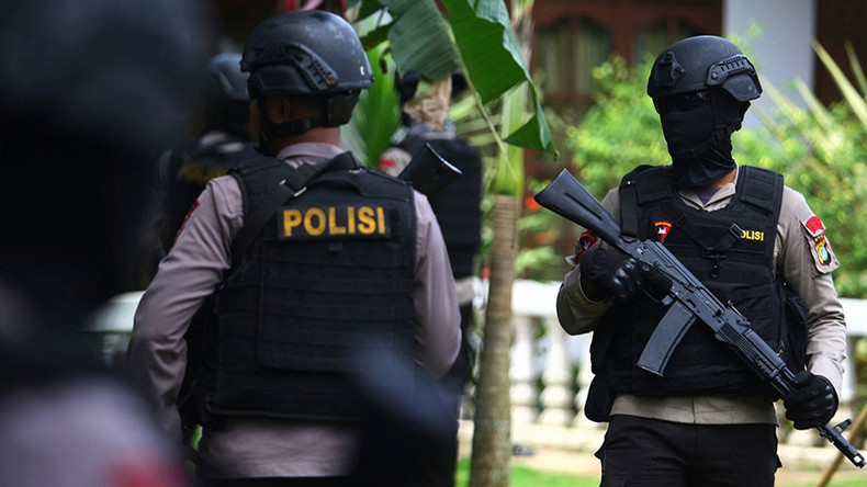 Indonésie : razzia de la police dans une fête homosexuelle à Jakarta, 141 arrestations