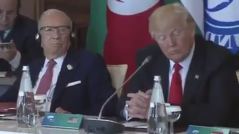 Donald Trump écoute le discours en italien de Paolo Gentiloni... sans oreillette ! (VIDEO)