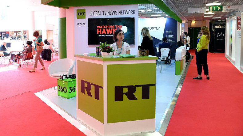 Macron fustige RT et Sputnik, mais passe sous silence «l’intense propagande des médias français»