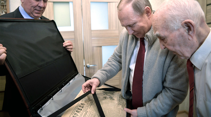 Vladimir Poutine rend visite à son ancien chef du KGB le jour de son 90e anniversaire 