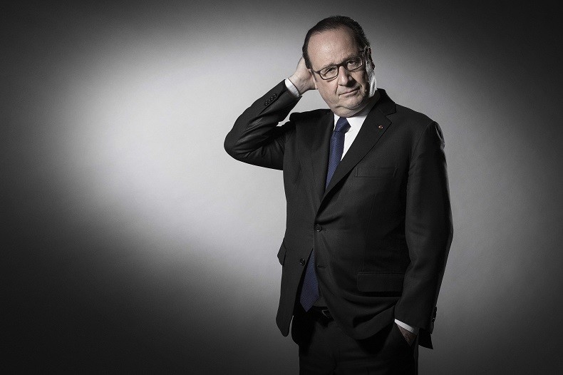Pour son dernier shooting photo en tant que président, François Hollande se lâche... un peu (PHOTOS)