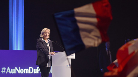 Marine Le Pen appelle à faire barrage à la finance qui «a cette fois un nom», Macron (VIDEO)