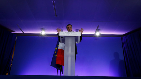 François Fillon porte plainte contre Le Canard enchaîné pour propagation de «fausses informations»