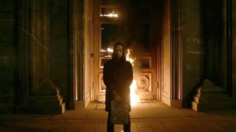L'artiste russe controversé Piotr Pavlensky a obtenu l'asile politique en France