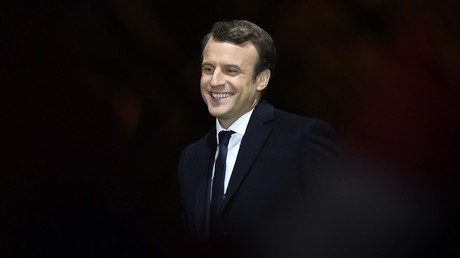 Déhanché de Marine Le Pen, service militaire et doigt d'honneur : quand l'élection inspire internet