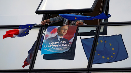 Emmanuel Macron doit composer son gouvernement