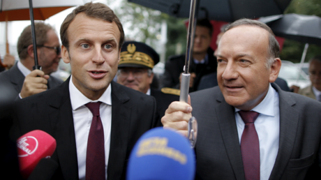 Emmanuel Macron en compagnie du président du MEDEF Pierre Gattaz en août 2015