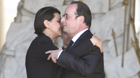 François Hollande remercie Najat Vallaud-Belkacem sur le perron de l'Elysée, photo ©STEPHANE DE SAKUTIN / AFP