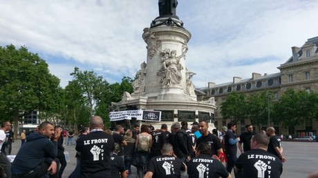 Les chauffeurs de taxis se mobilisent à Paris contre les VTC
