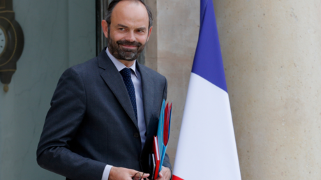 Edouard Philippe assure syndicats et patronat de l'importance qu'il accorde au dialogue social 