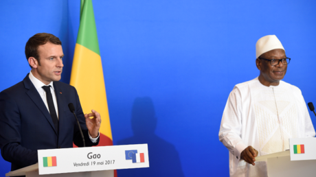 Au Mali, Emmanuel Macron appelle à relancer le processus de paix