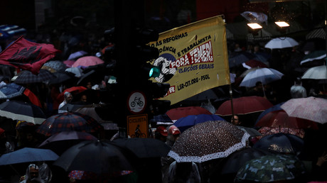 De grandes manifestations à travers le Brésil mettent la pression sur Michel Temer (VIDEO)