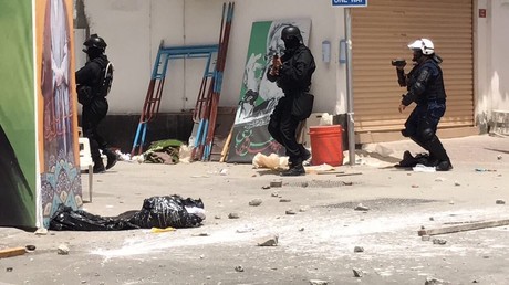 Heurts lors d'une opération de police dans un village chiite à Bahreïn, un mort à déplorer (IMAGES)
