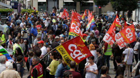 GM&S : manifestation à Poitiers avant une audience décisive sur l'avenir de l'entreprise (IMAGES)
