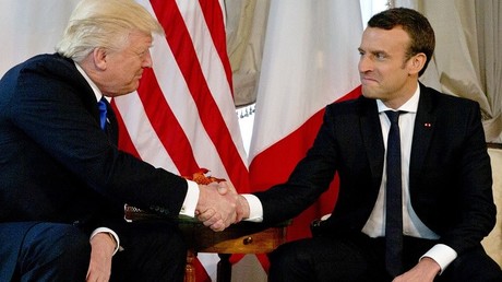 Poignée de main ou bras de fer, entre Emmanuel Macron et Donald Trump ?