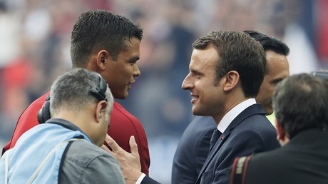 Emmanuel Macron sifflé par les supporters parisiens en finale de la Coupe de France (VIDEO)