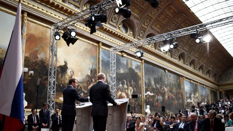 Emmanuel Macron et Vladimir Poutine lors de leur conférence de presse conjointe au château de Versailles le 29 mai 2017.