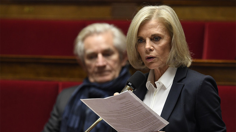 Elisabeth Guigou voilée dans une mosquée : Marine Le Pen et Nicolas Dupont-Aignan condamnent