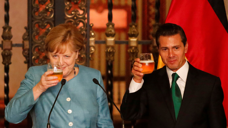 Salud ou prost ? Angela Merkel et le président mexicain trinquent... à la bière (VIDEO)