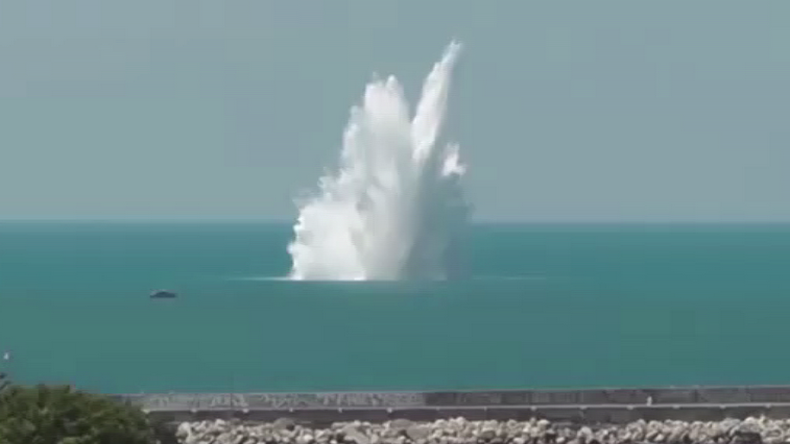 Les militaires russes font exploser une bombe de la Seconde Guerre mondiale au large de Sébastopol