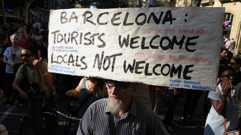 «Barcelone n'est pas à vendre» : les habitants dénoncent la prolifération des logements touristiques