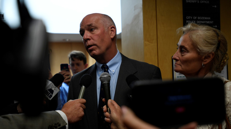 Un homme politique américain condamné après une prise de catch sur un journaliste