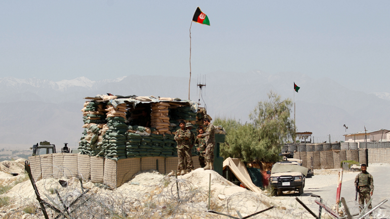 Au moins un soldat afghan tué et plusieurs militaires américains blessés dans un incident