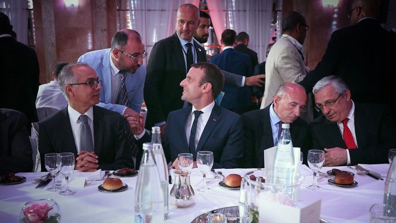 Sur fond de menace terroriste, le président français rompt le ramadan - une première en dix ans