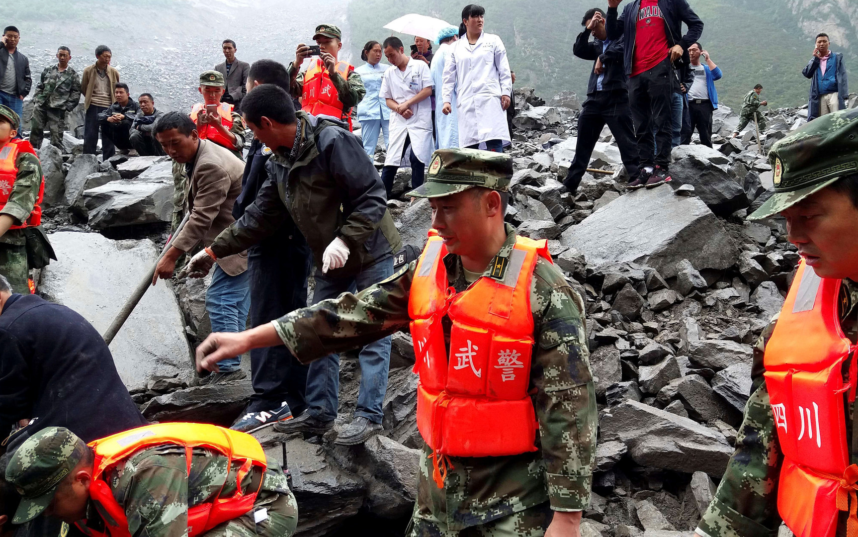 Chine : au moins 141 personnes disparues dans un glissement de terrain (PHOTOS)