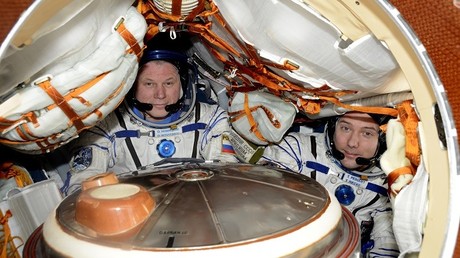 Thomas Pesquet et Oleg Novitski sont revenus sur Terre après 200 jours dans l'espace (VIDEO)