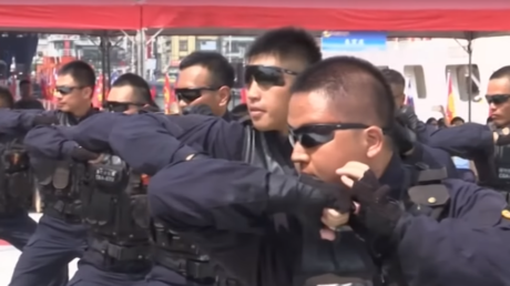 Taïwan : les garde-côtes montrent les muscles lors d’exercices militaires