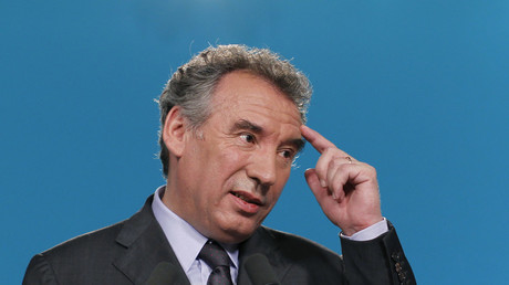 Emplois fictifs : Bayrou rappelé à l'ordre par le Premier ministre après ses pressions sur un média