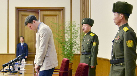 Dans le coma, un étudiant américain condamné aux travaux forcés libéré de Corée du Nord 