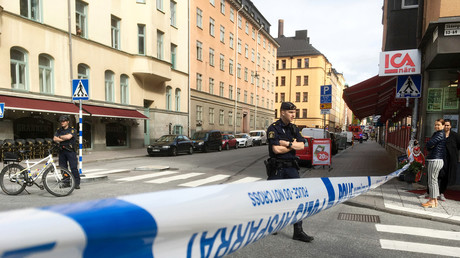 Suède : une voiture bardée de symboles nazis lancée sur des migrants