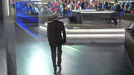 Vladimir Poutine sur le plateau de l'émission consacrée à sa 15e ligne directe annuelle