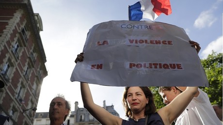 NKM prise à partie : une centaine de personnes manifeste contre la violence (PHOTOS)