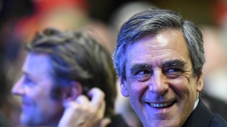 Désormais, Fillon n'est plus sûr que les «boules puantes» venaient du «cabinet noir» de Hollande