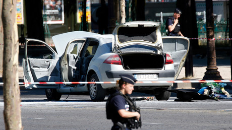 Attentat raté sur les Champs-Elysées : quatre membres de la famille de l'assaillant en garde à vue 
