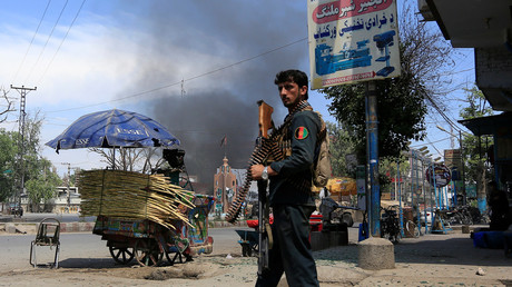 Afghanistan : nombreuses victimes dans l'explosion d'une voiture piégée (IMAGES)