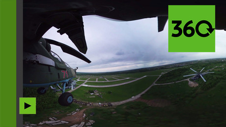 Sensations fortes à bord d’un hélicoptère de la patrouille acrobatique russe 