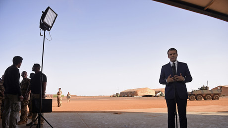 Emmanuel Macron dialogue avec Abdelaziz Bouteflika pour résoudre la crise au Mali