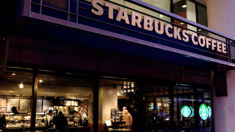 Action choc de militants d'Attac à Paris contre les pratiques fiscales de Starbucks (VIDEO)