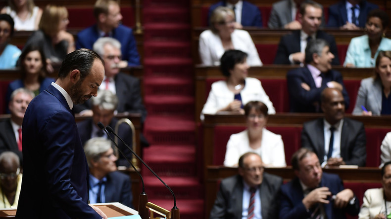 «Un peu timides à Versailles», les députés LREM ont reçu la consigne d'applaudir le Premier ministre