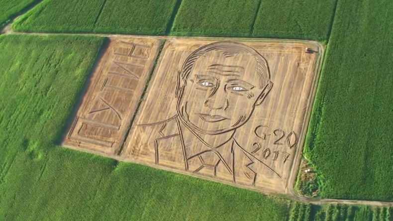 En Italie, un champ de maïs transformé en... portrait de Vladimir Poutine (VIDEO)