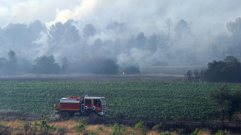 Un incendie dévore 750 hectares dans les Bouches-du-Rhône
